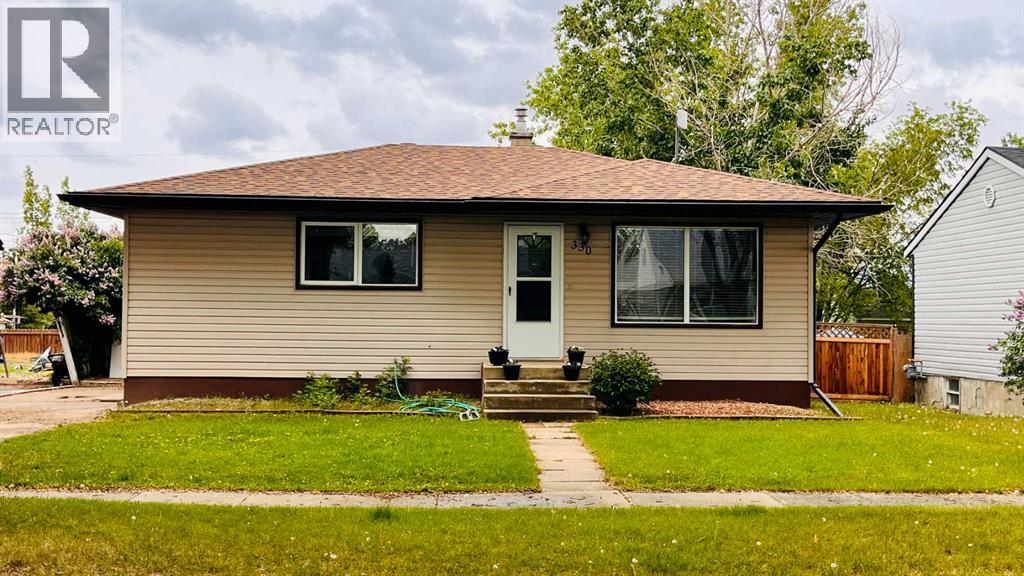 330 3 Avenue East, Bow Island, AB T0K 0G0