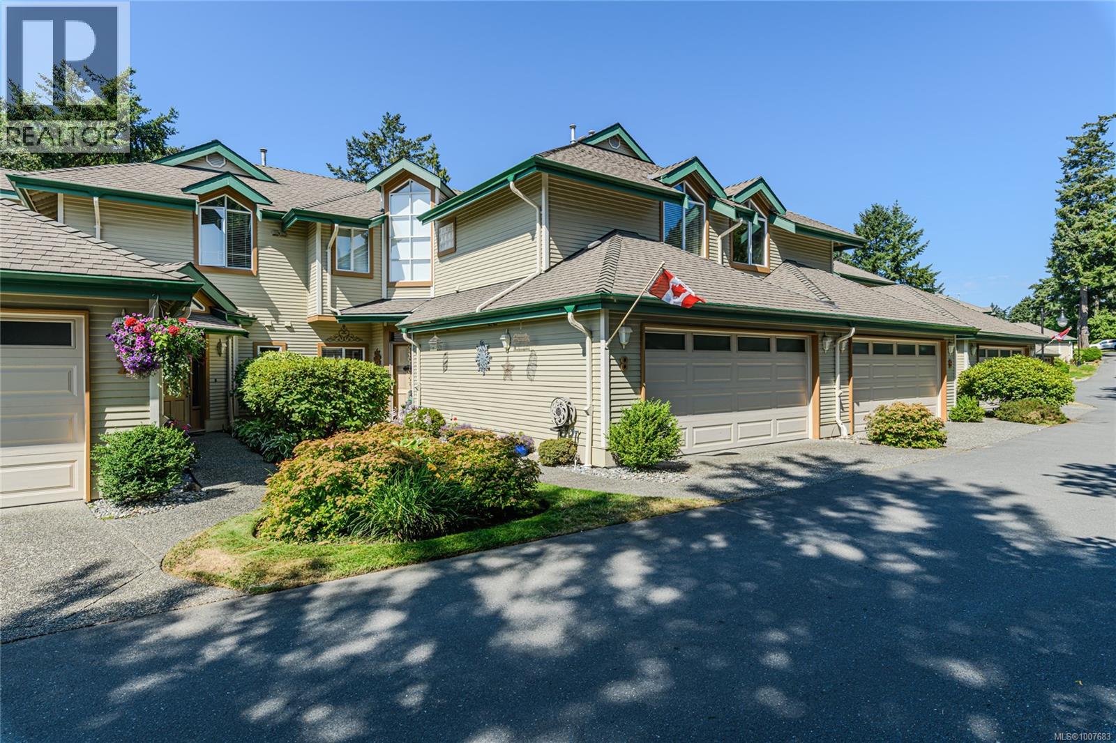 520 Marsett Pl Unit 8 Pl, Saanich, BC V8X 7J1