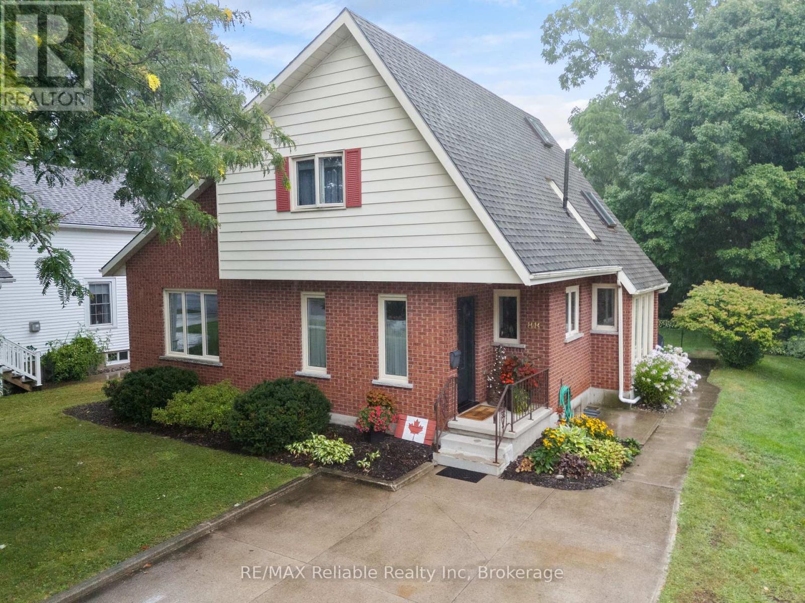 88 E William St, Huron East, ON N0K 1W0