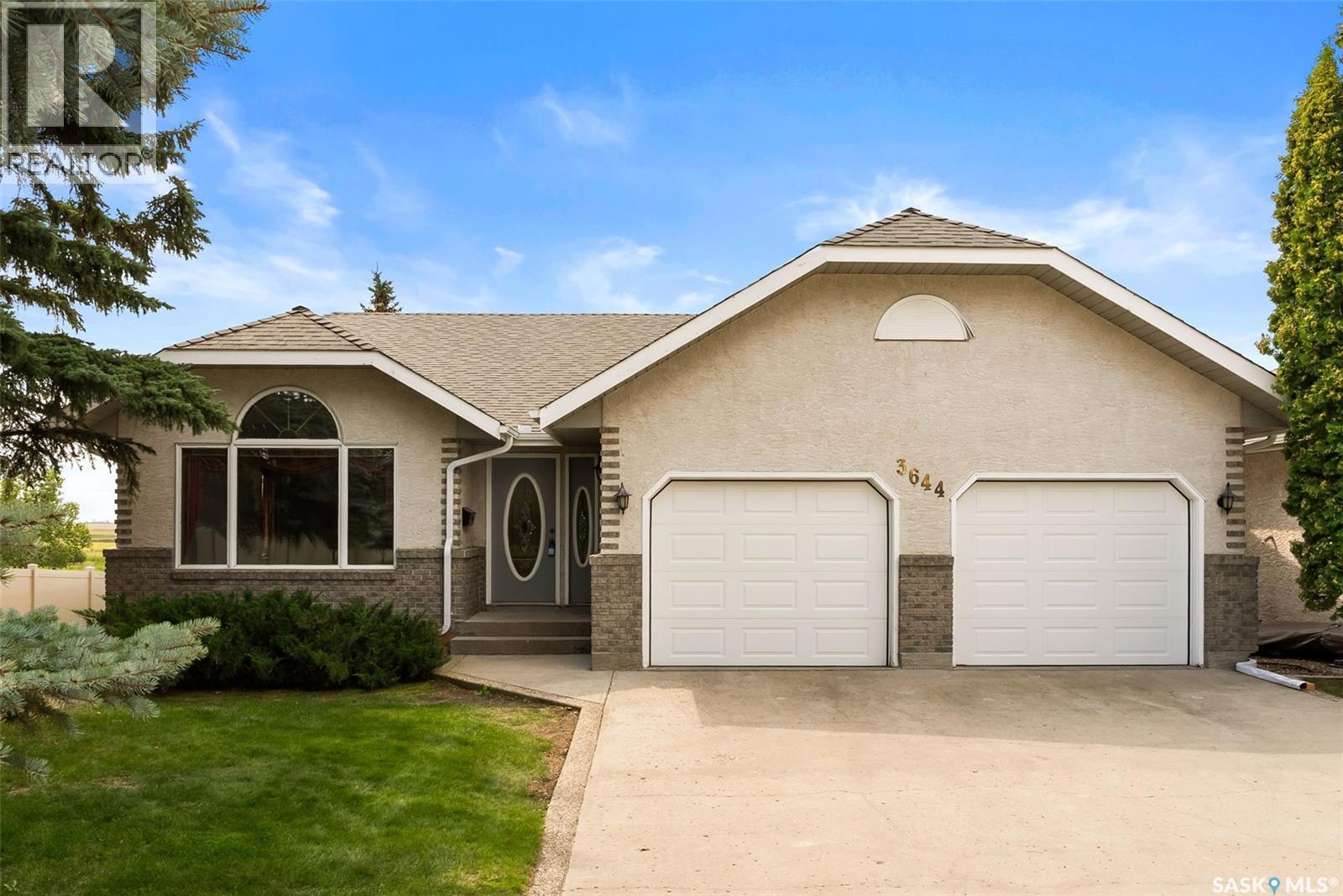 3644 Wedgwood Way, Regina, SK S4V 2M4