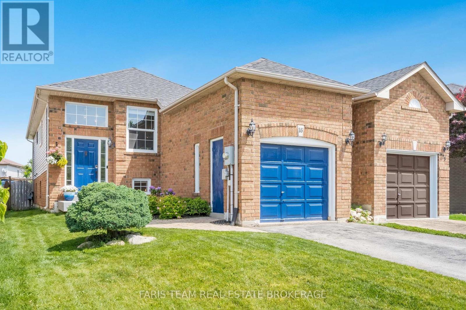 16 Athabaska Rd, Barrie, ON L4N 8C9