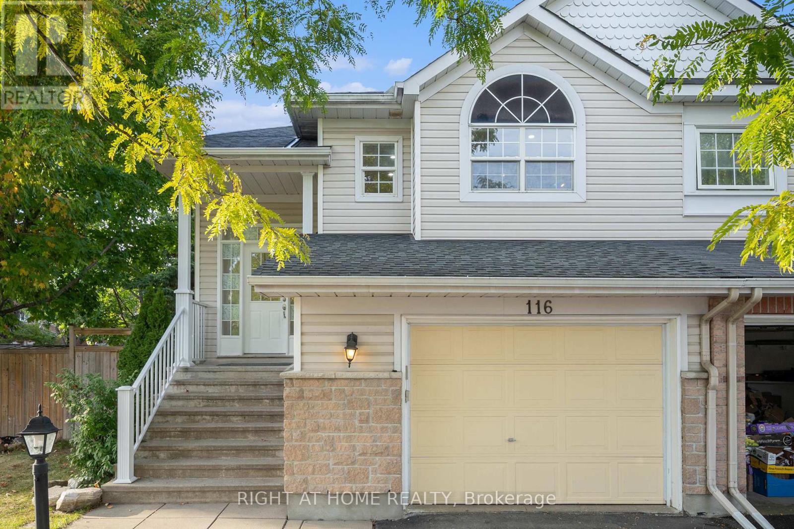 116 Calaveras Ave, Ottawa, ON K2J 4Z7