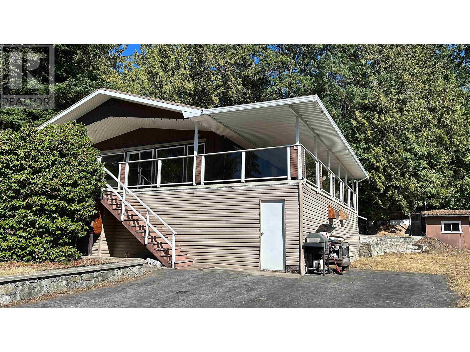 5092 Johnstone Rd, Madeira Park, BC V0N 2H0