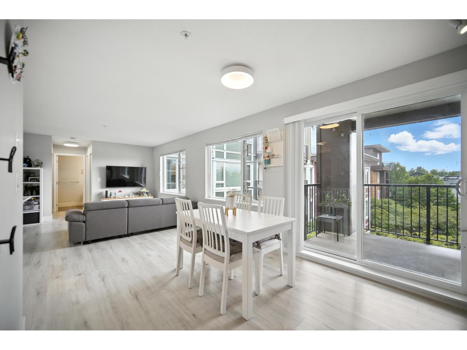 13740 75a Avenue Unit 305, Surrey, BC V3W 0E8