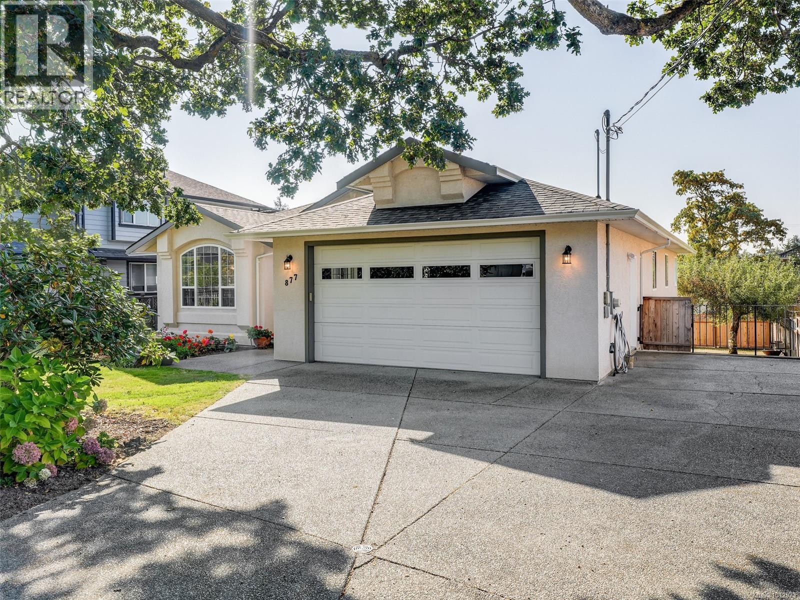 877 Beckwith Ave, Saanich, BC V8X 3S2