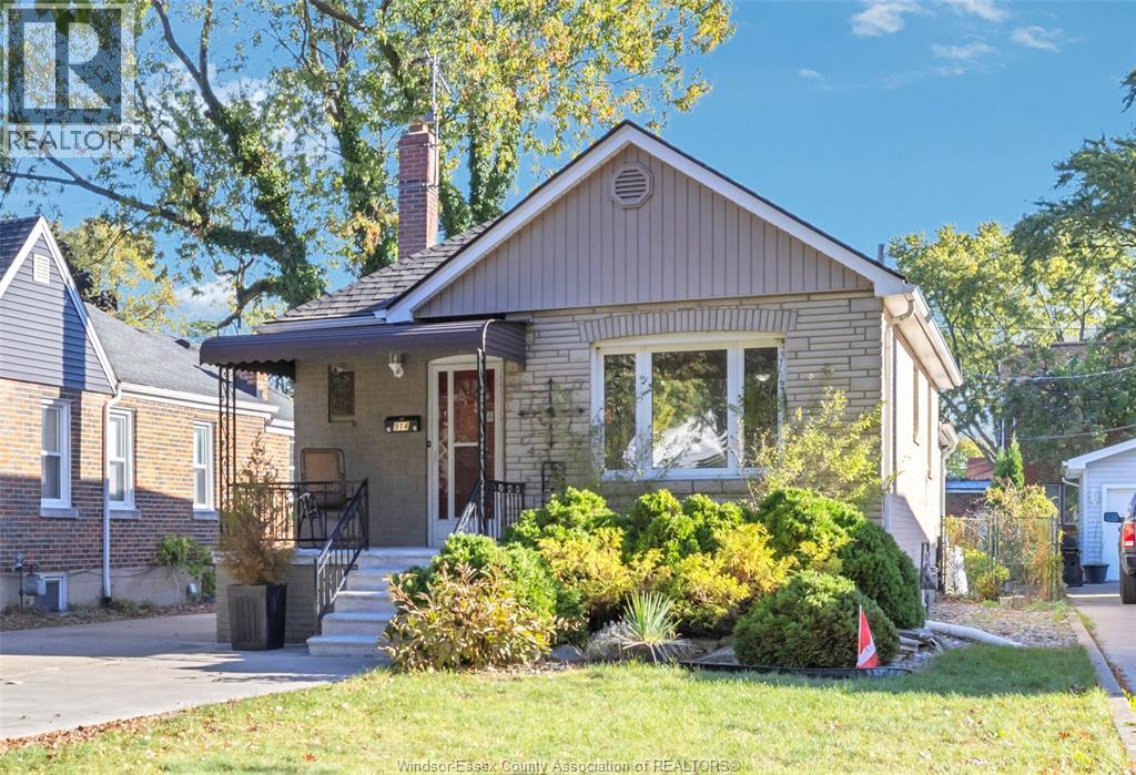914 Thompson Blvd, Windsor, ON N8S 2G8
