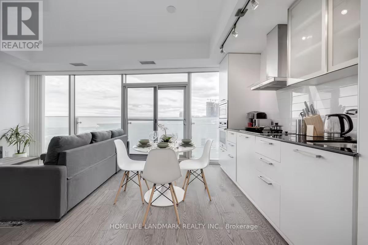 3206 12 York St, Toronto, ON M5J 0A9