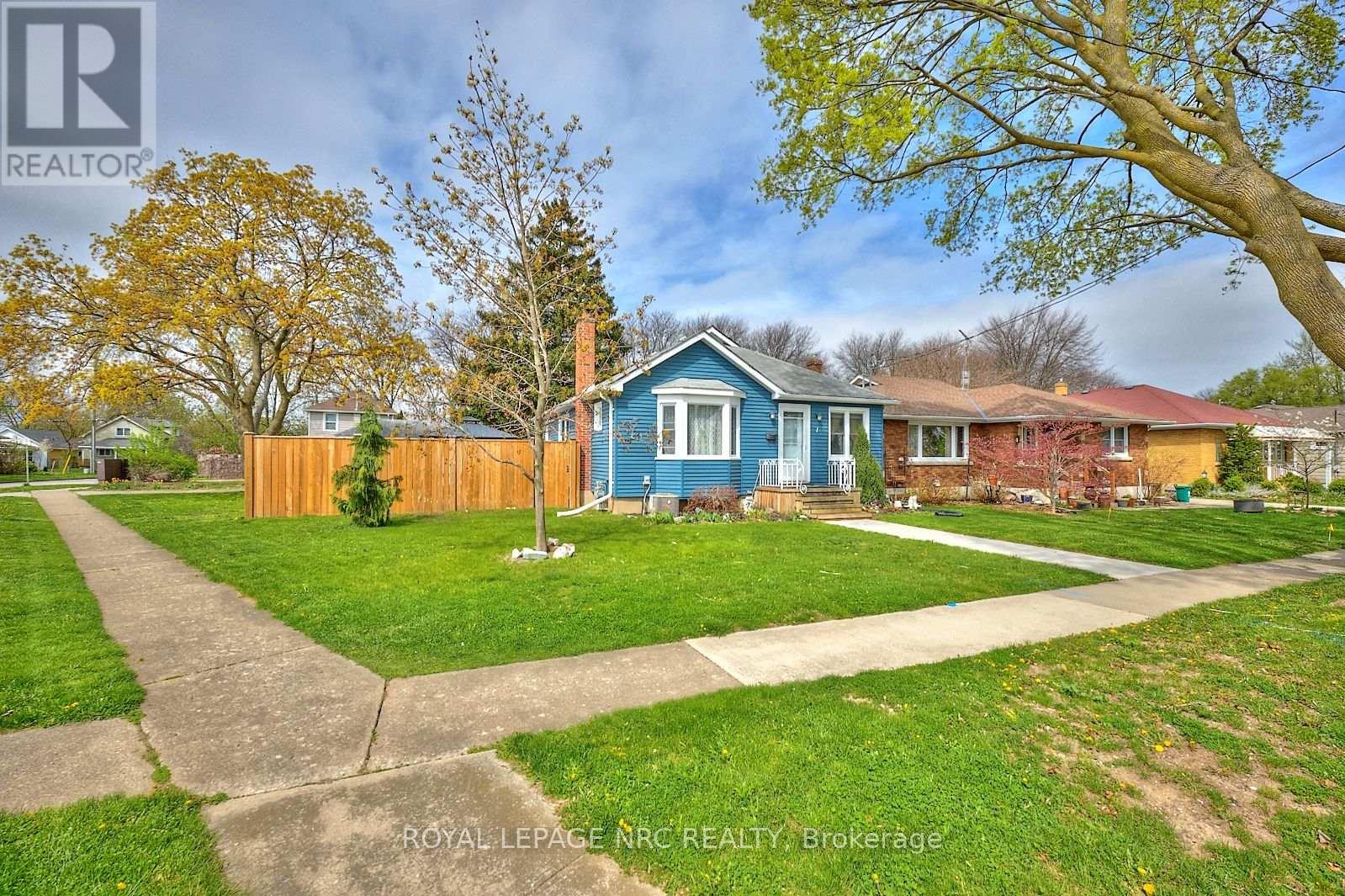 1 Thorndale Ave, St. Catharines Haig, ON L2R 6A2