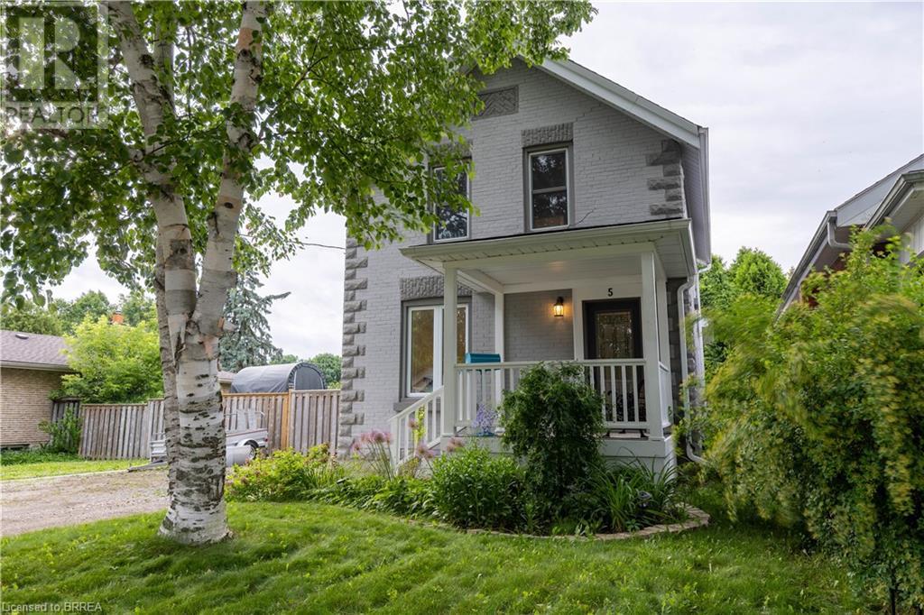 5 Wellington St, Paris, ON N3L 1S3