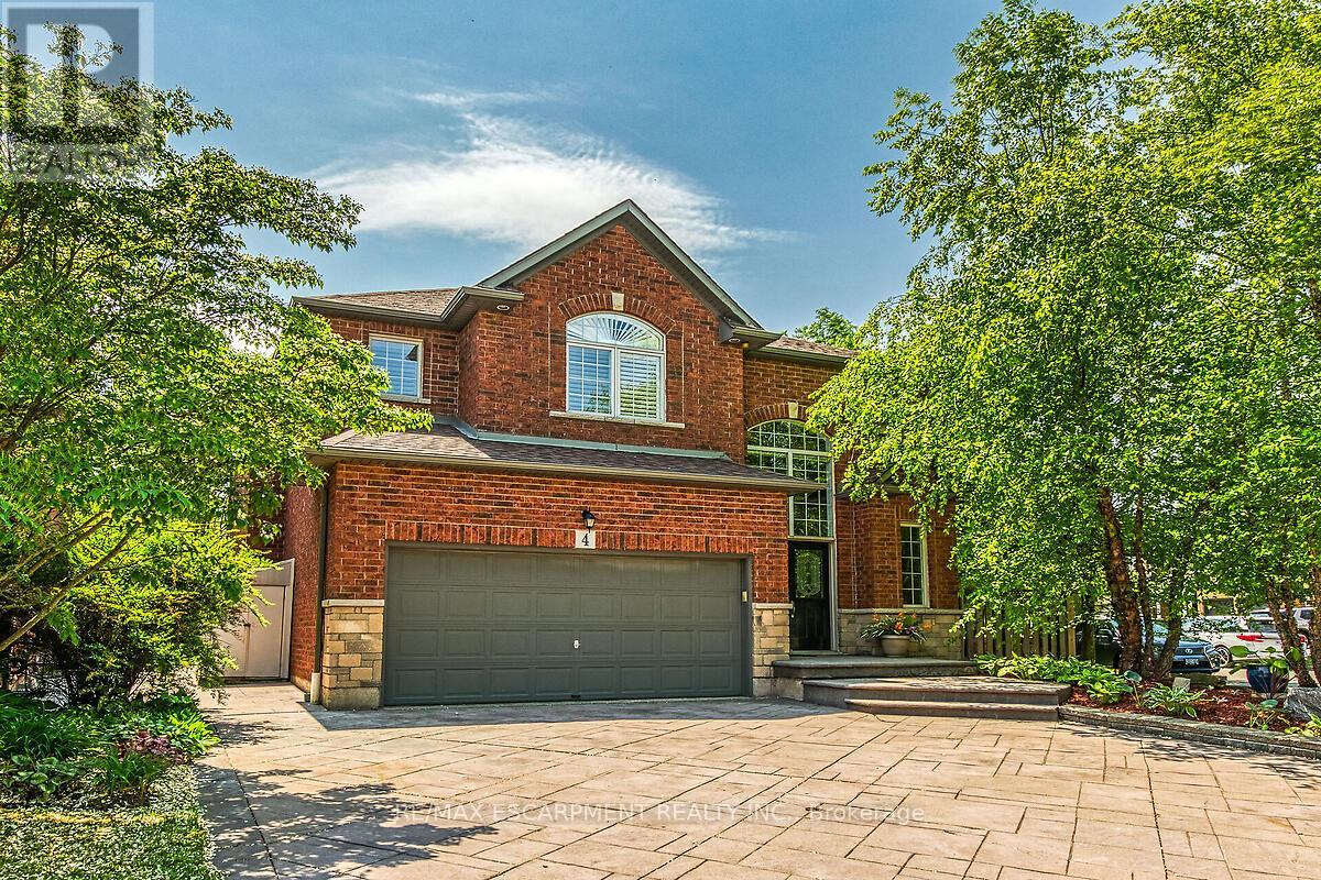 4 Moonstone Ct, Hamilton, ON L9B 2X9