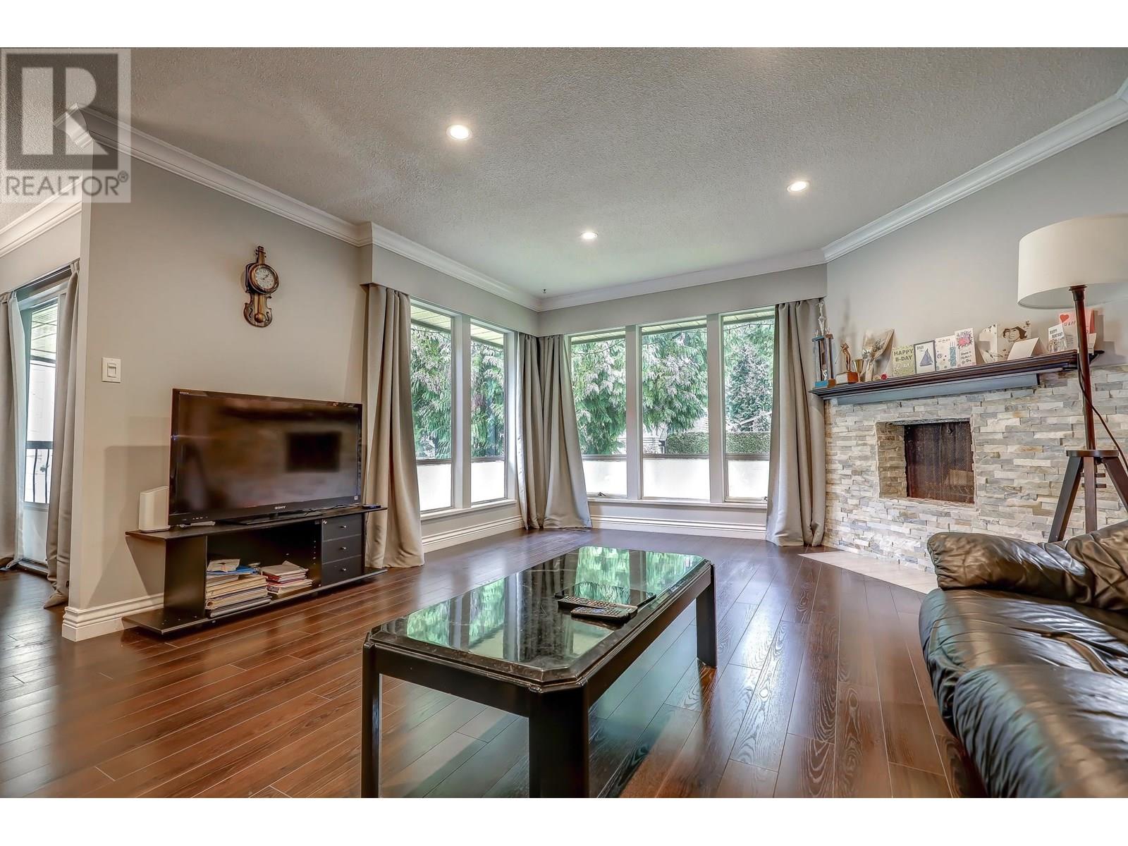 512 Mentmore St, Coquitlam, BC V3J 4P6
