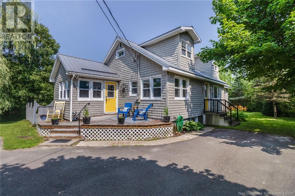 209 Saunders Rd, McAdam, NB E6J 1M3
