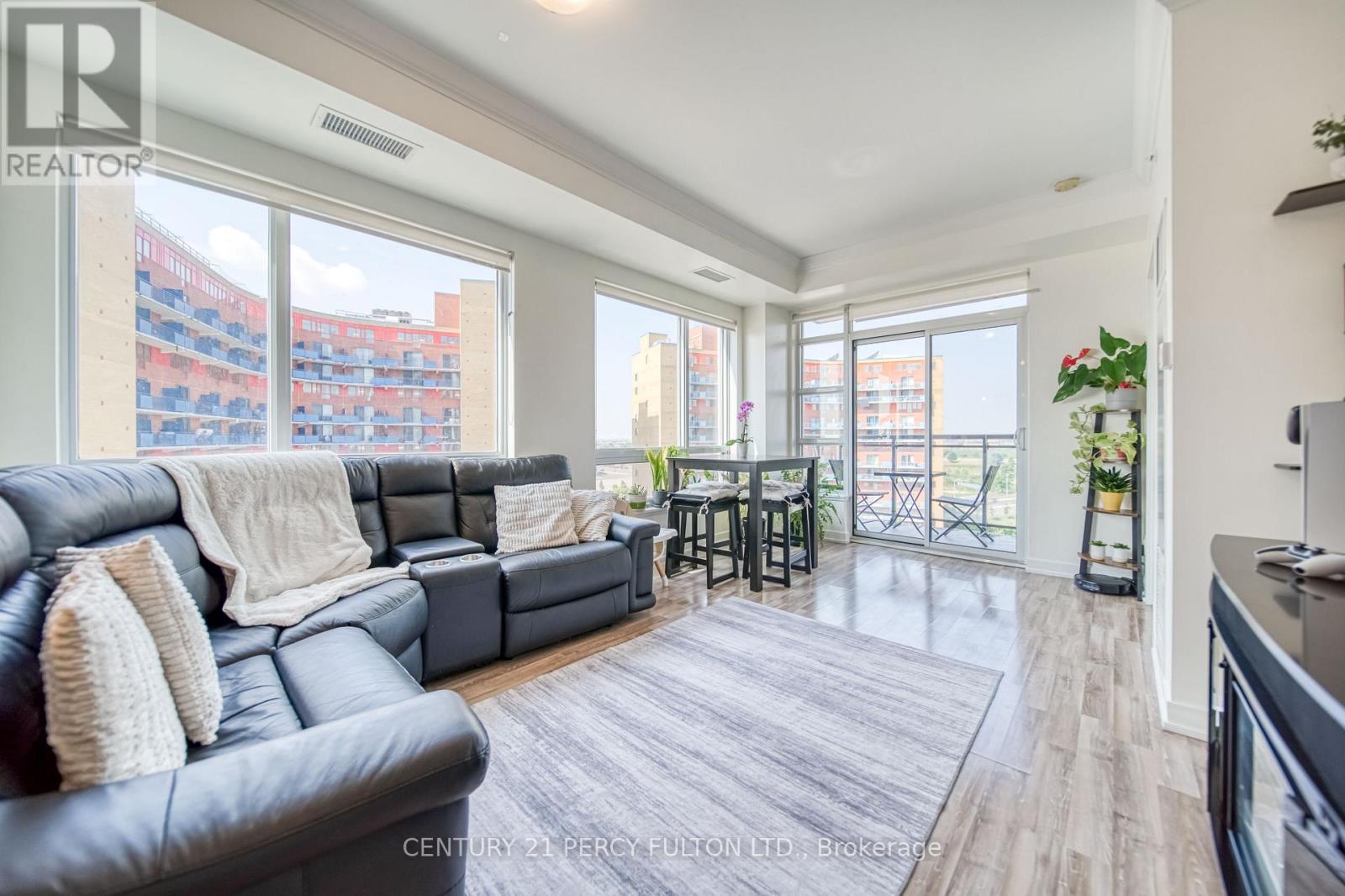 902 840 Queens Plate Dr, Toronto, ON M9W 0E7