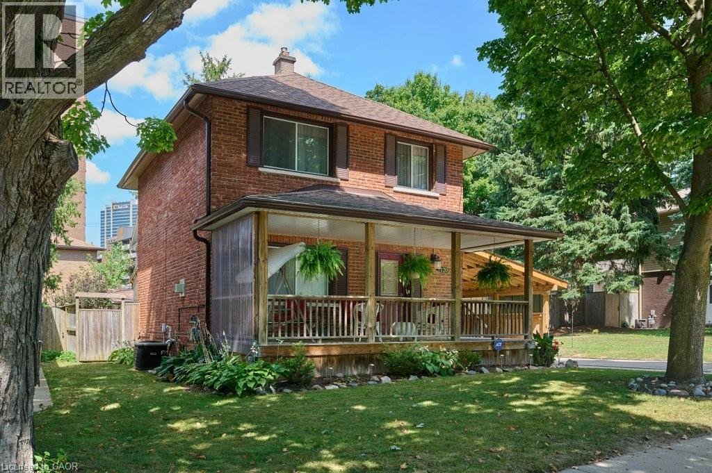 120 Wood St, Kitchener, ON N2G 2H8