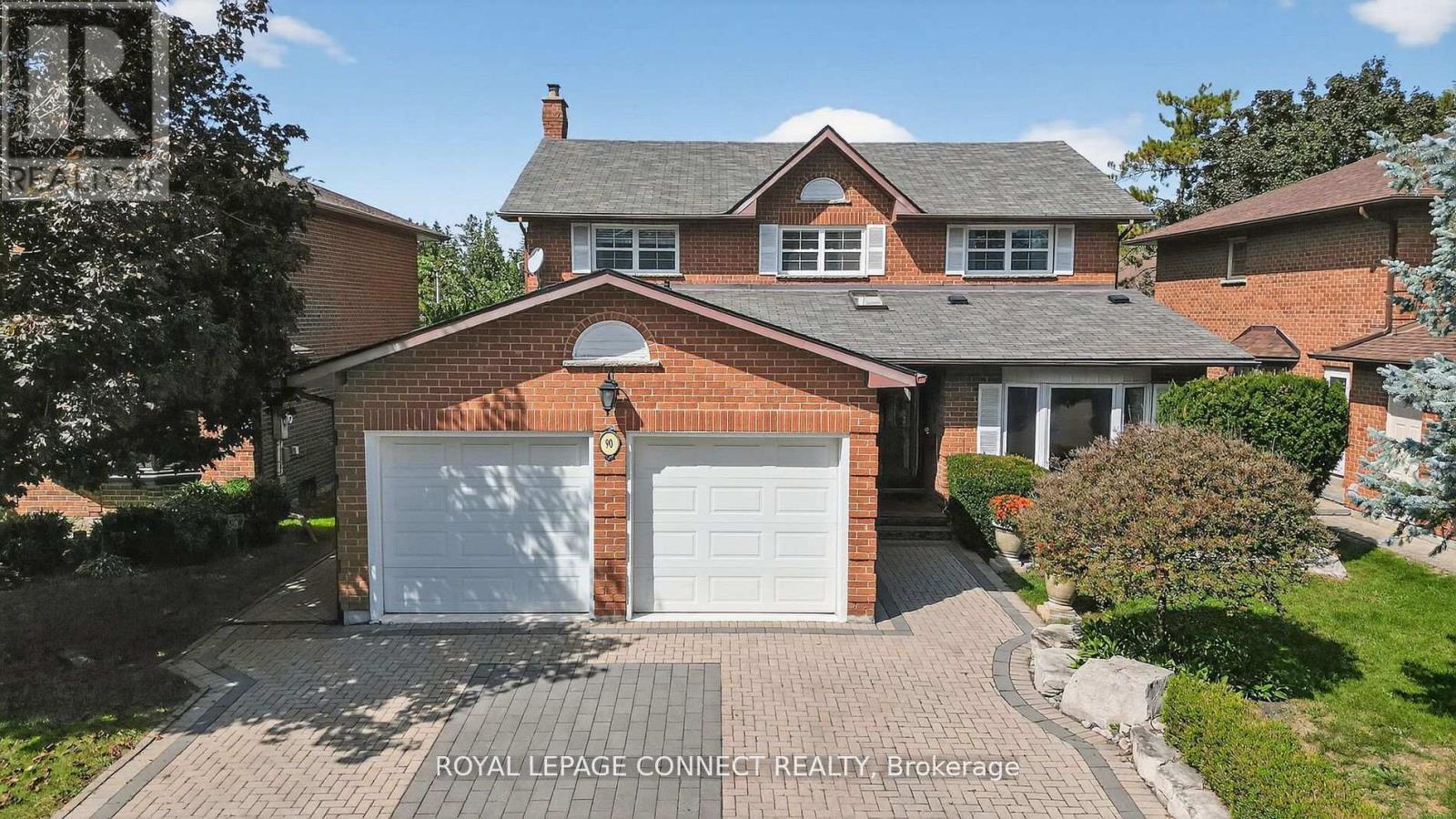 90 Golf Links Dr, Aurora, ON L4G 3V3