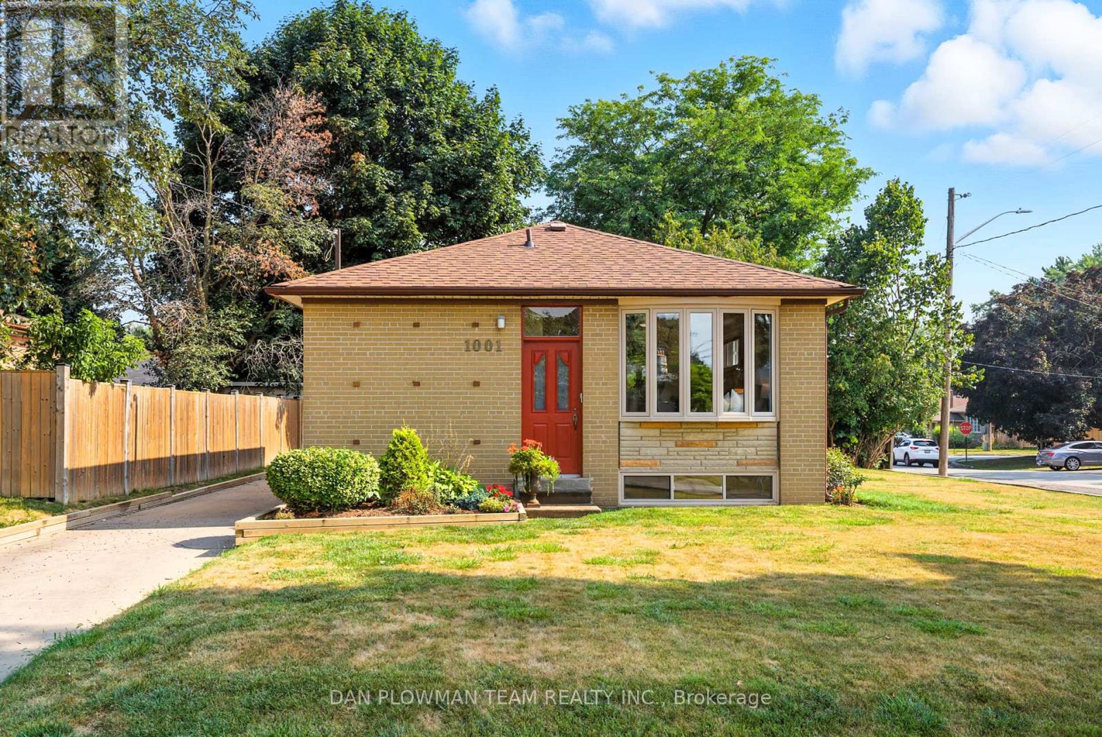 1001 Wardman Cres, Whitby, ON L1N 3H1