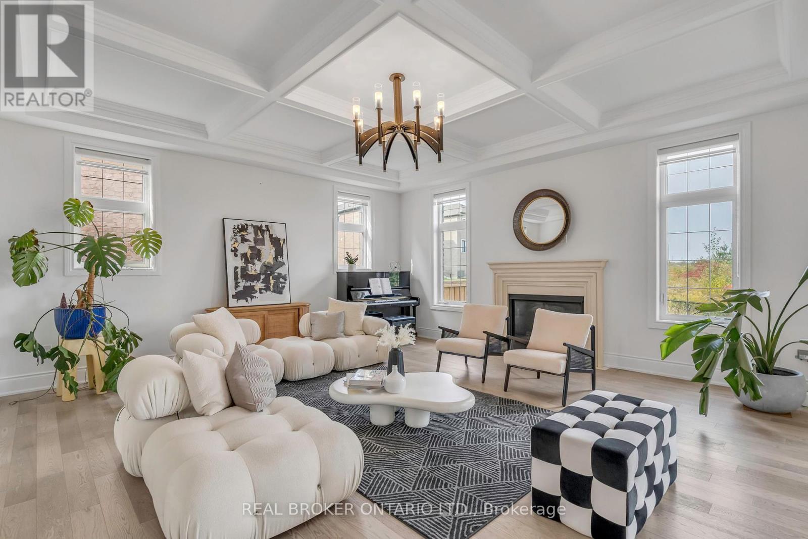 18 Ridgepoint Rd, Vaughan, ON L0J 1C0