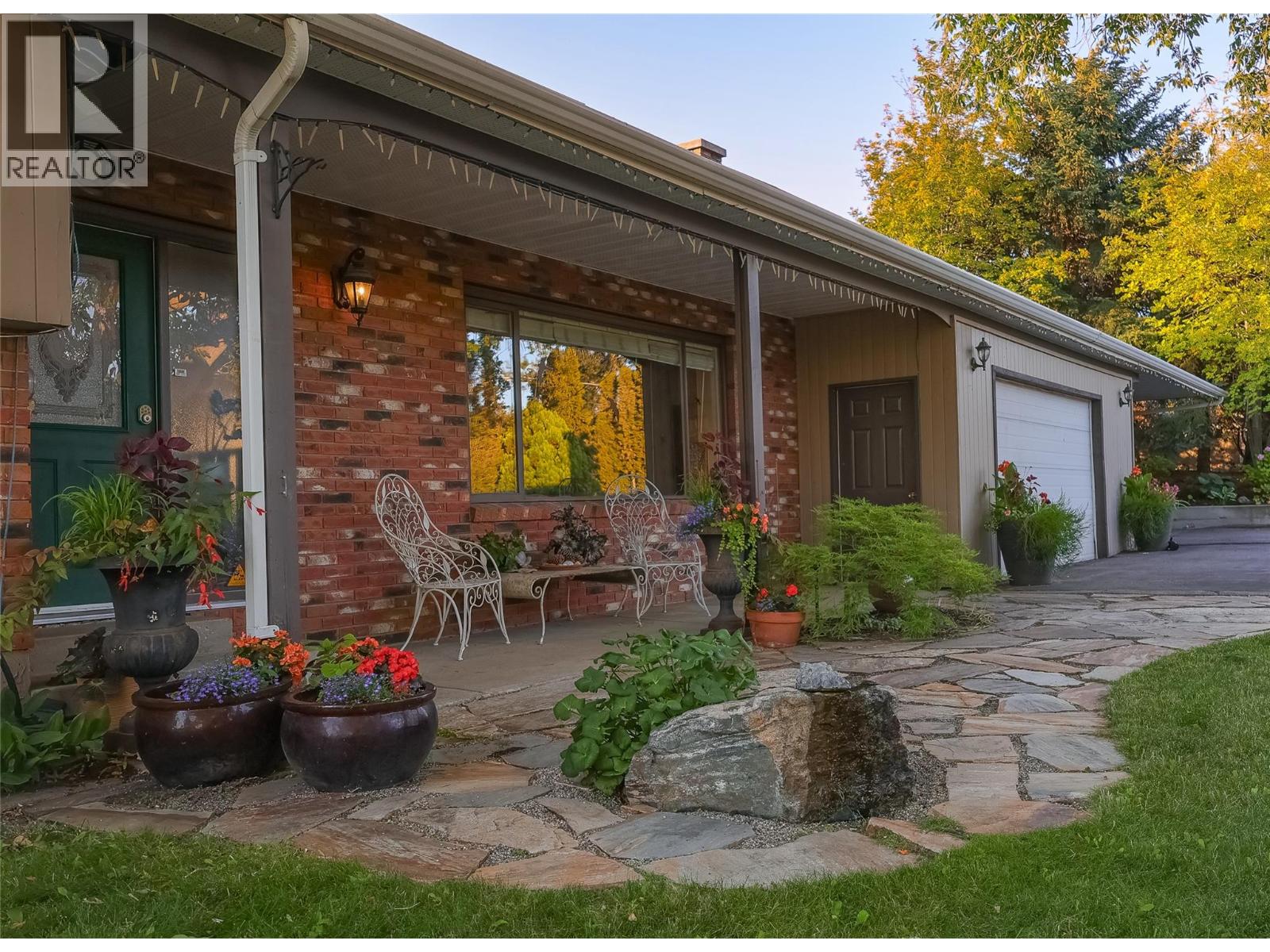2351 Gallagher Rd, Kelowna, BC V1P 1G9