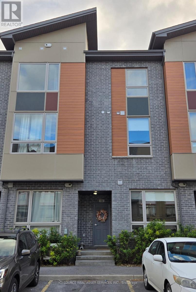 214 Terravita Private, Ottawa, ON K1V 2R9
