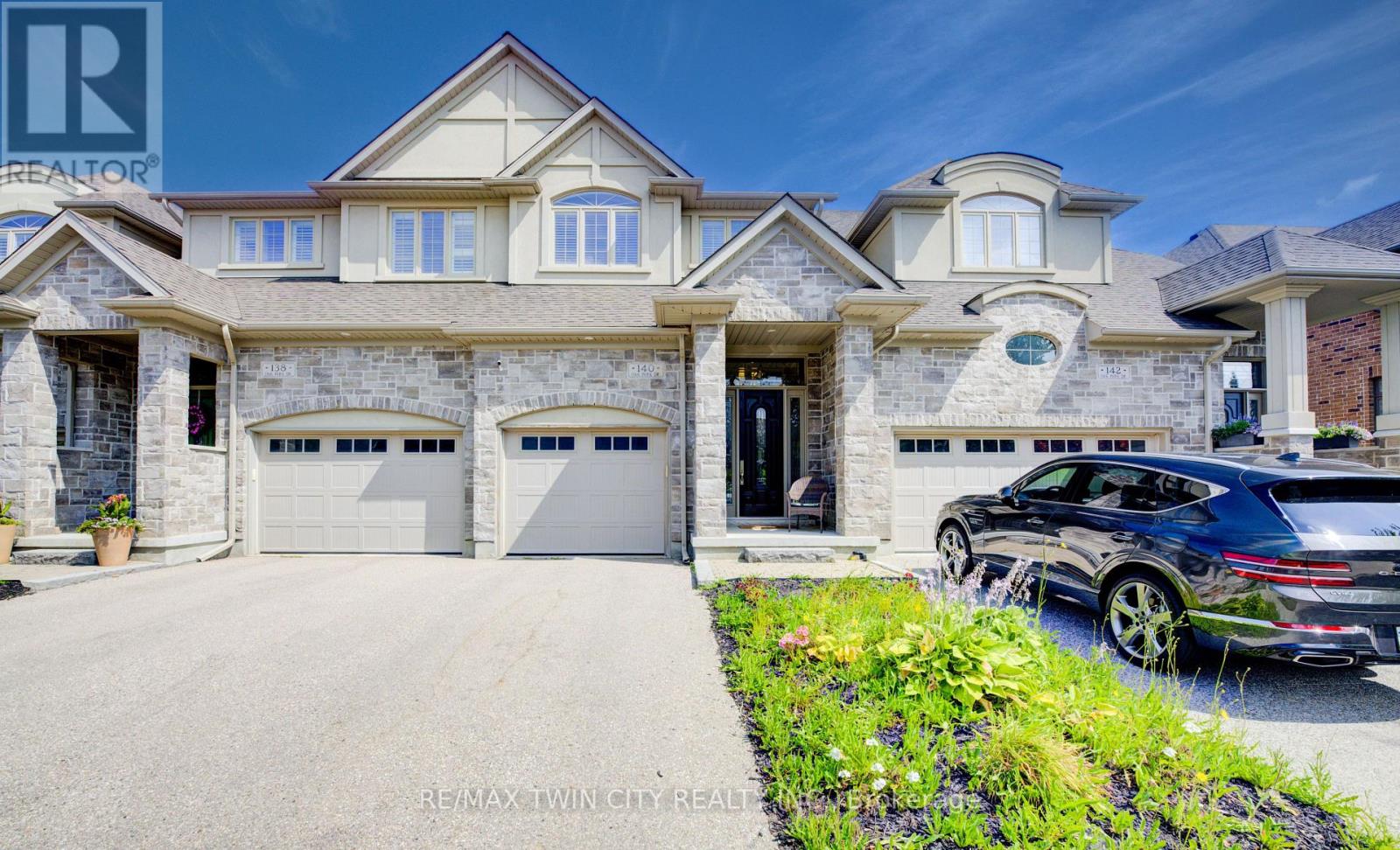 140 Oak Park Dr, Waterloo, ON N2K 0B3