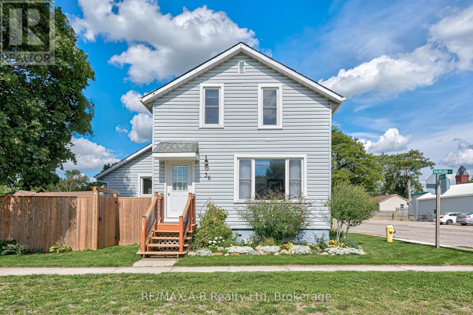 36 Huron St, Huron East, ON N0K 1W0
