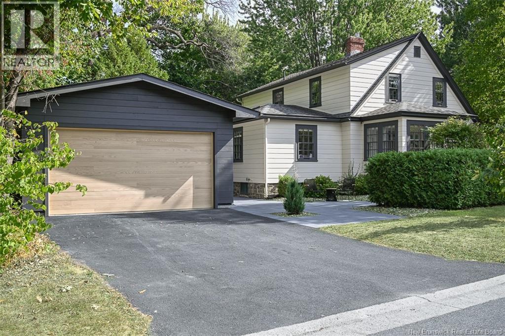 102 Alexandra St, Fredericton, NB E3B 1Y6