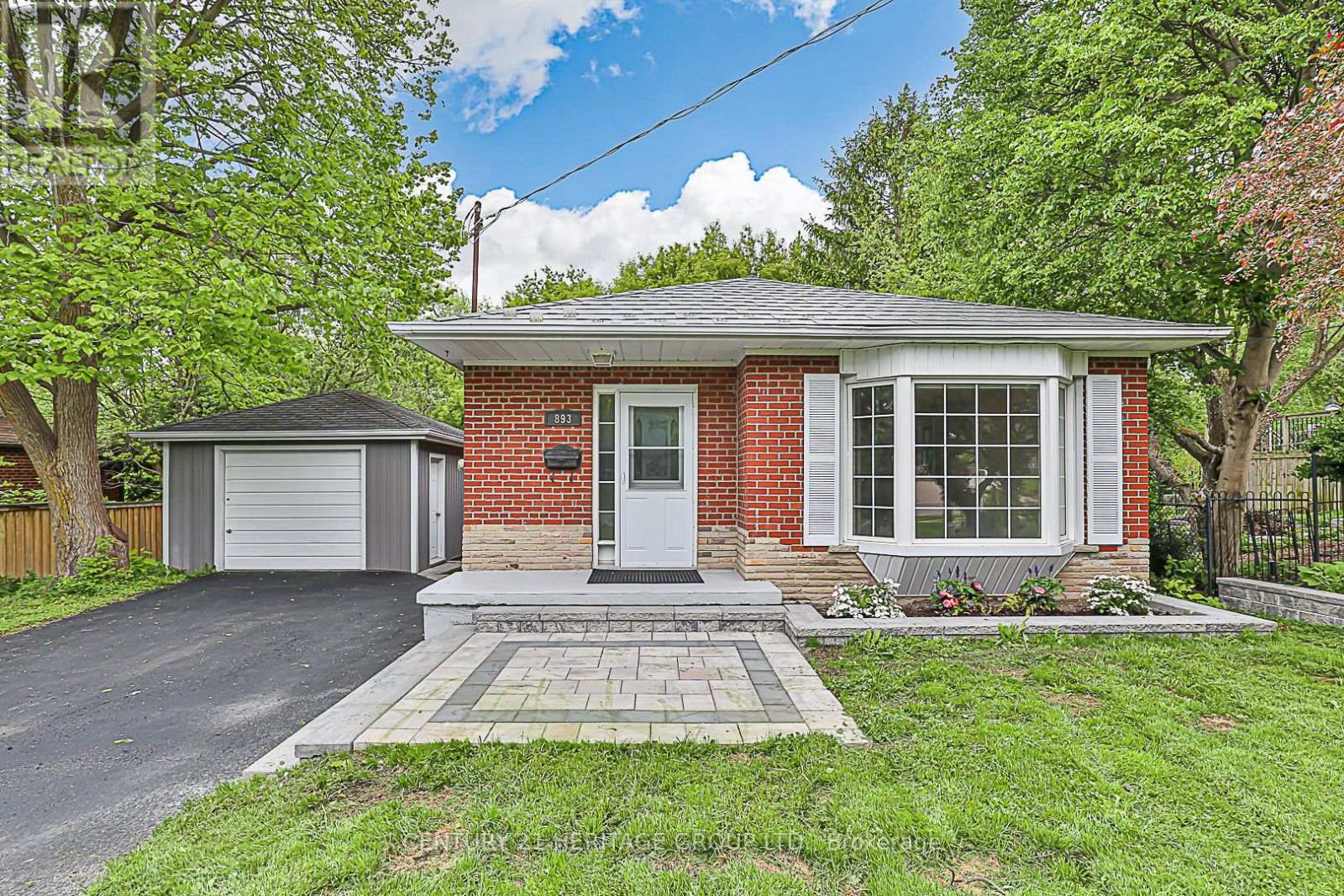 893 Srigley St, Newmarket, ON L3Y 1Y2