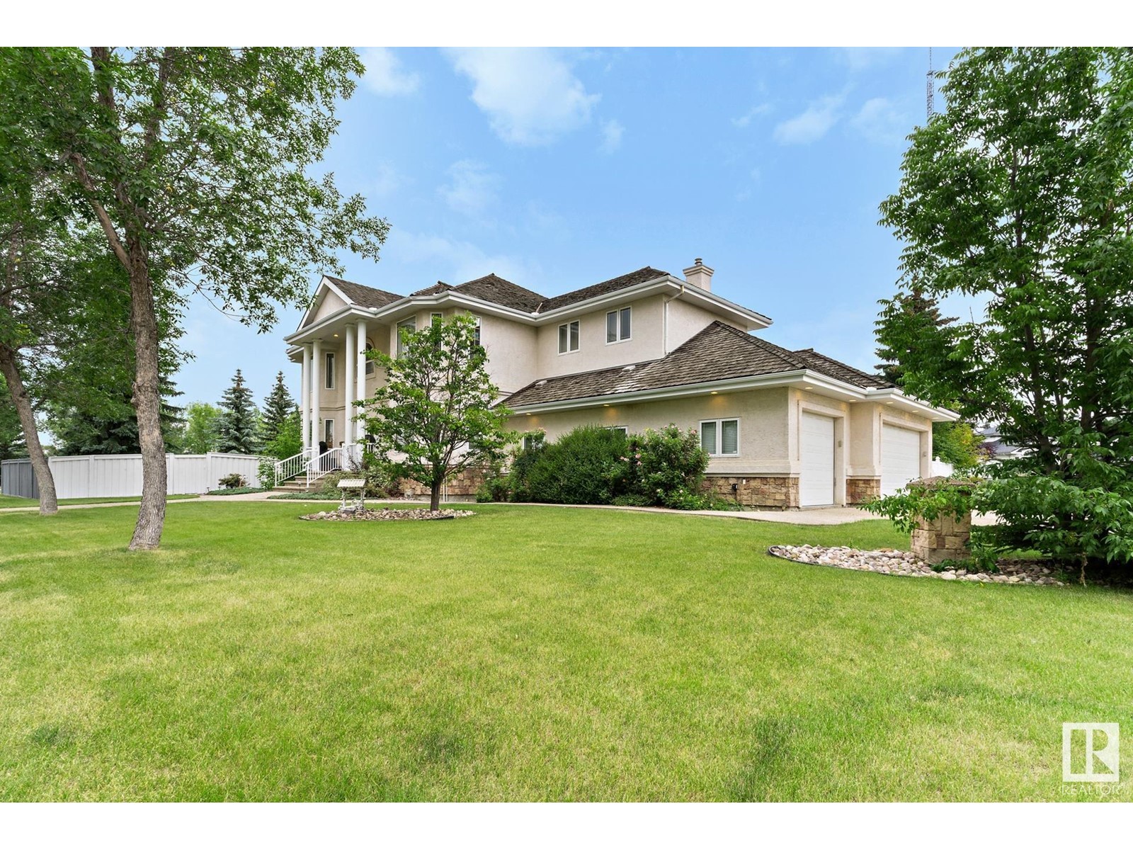 285 Estate Dr, Sherwood Park, AB T8B 1L8