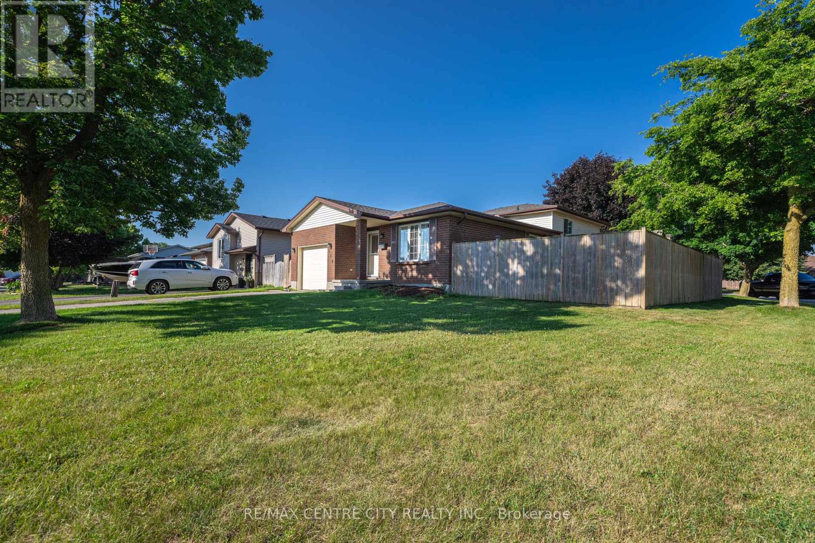 214 Portsmouth Cres E, London, ON N5V 4C9