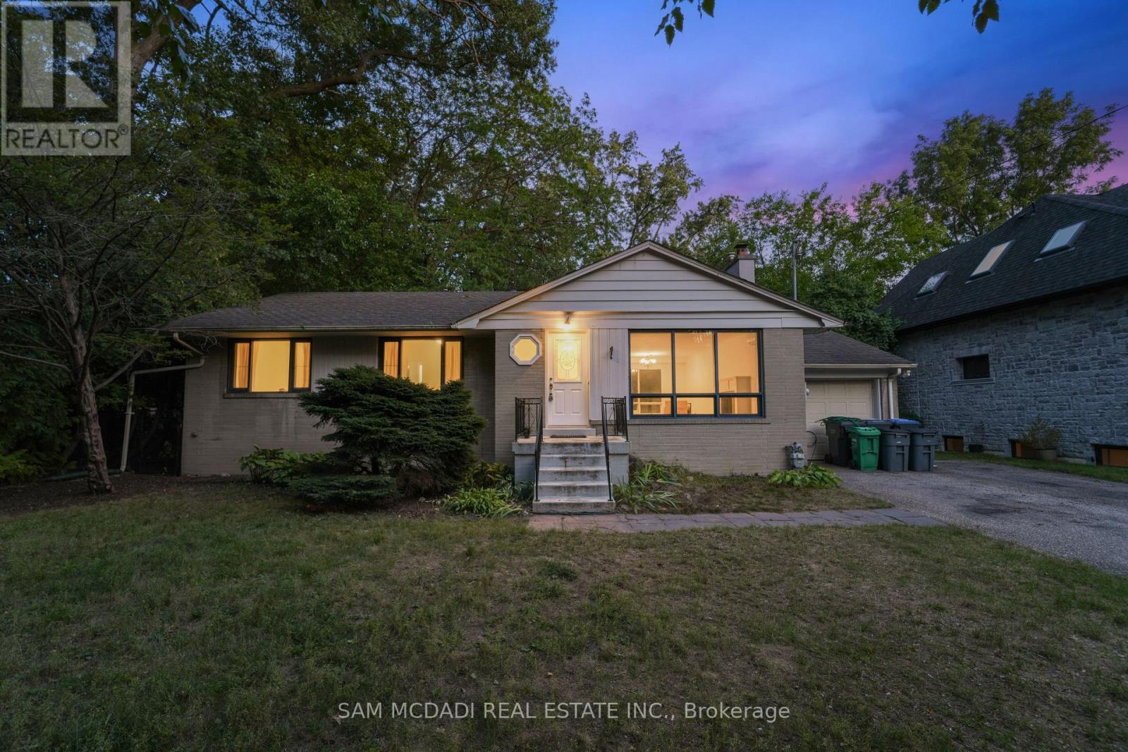 1302 Martley Dr, Mississauga, ON L5H 1N9