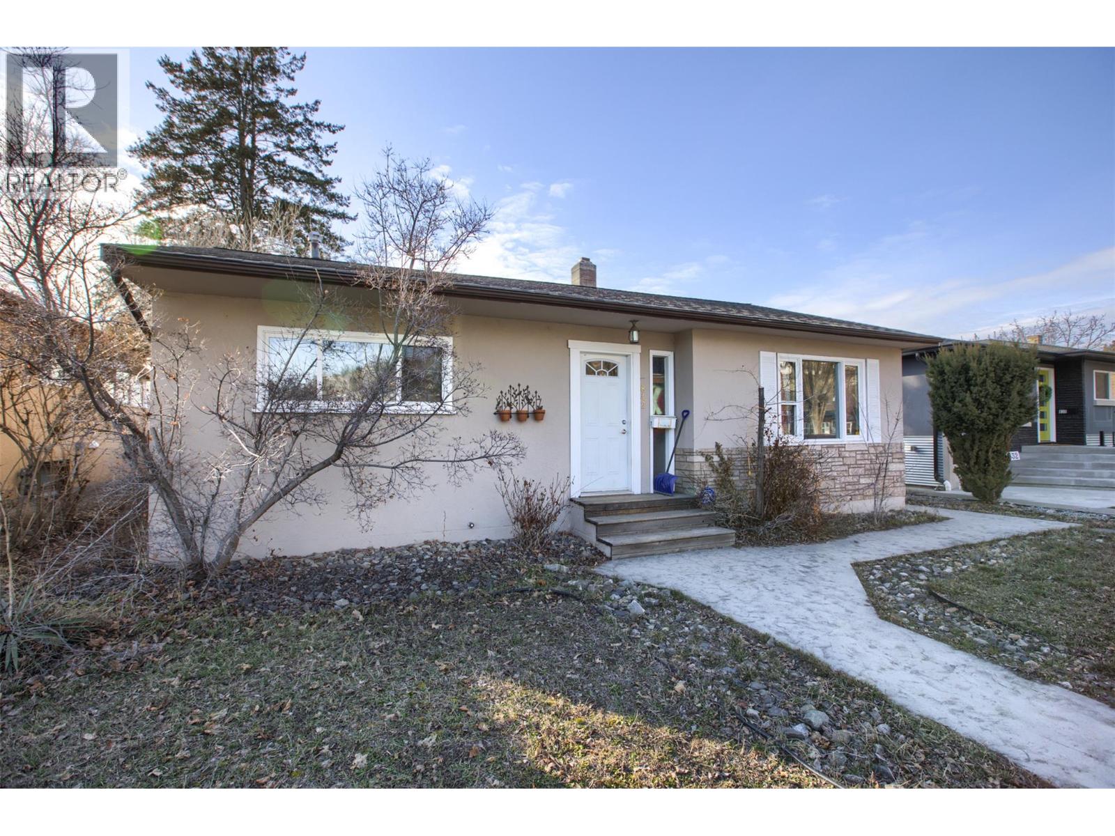 842 Walrod St, Kelowna, BC V1Y 2S3