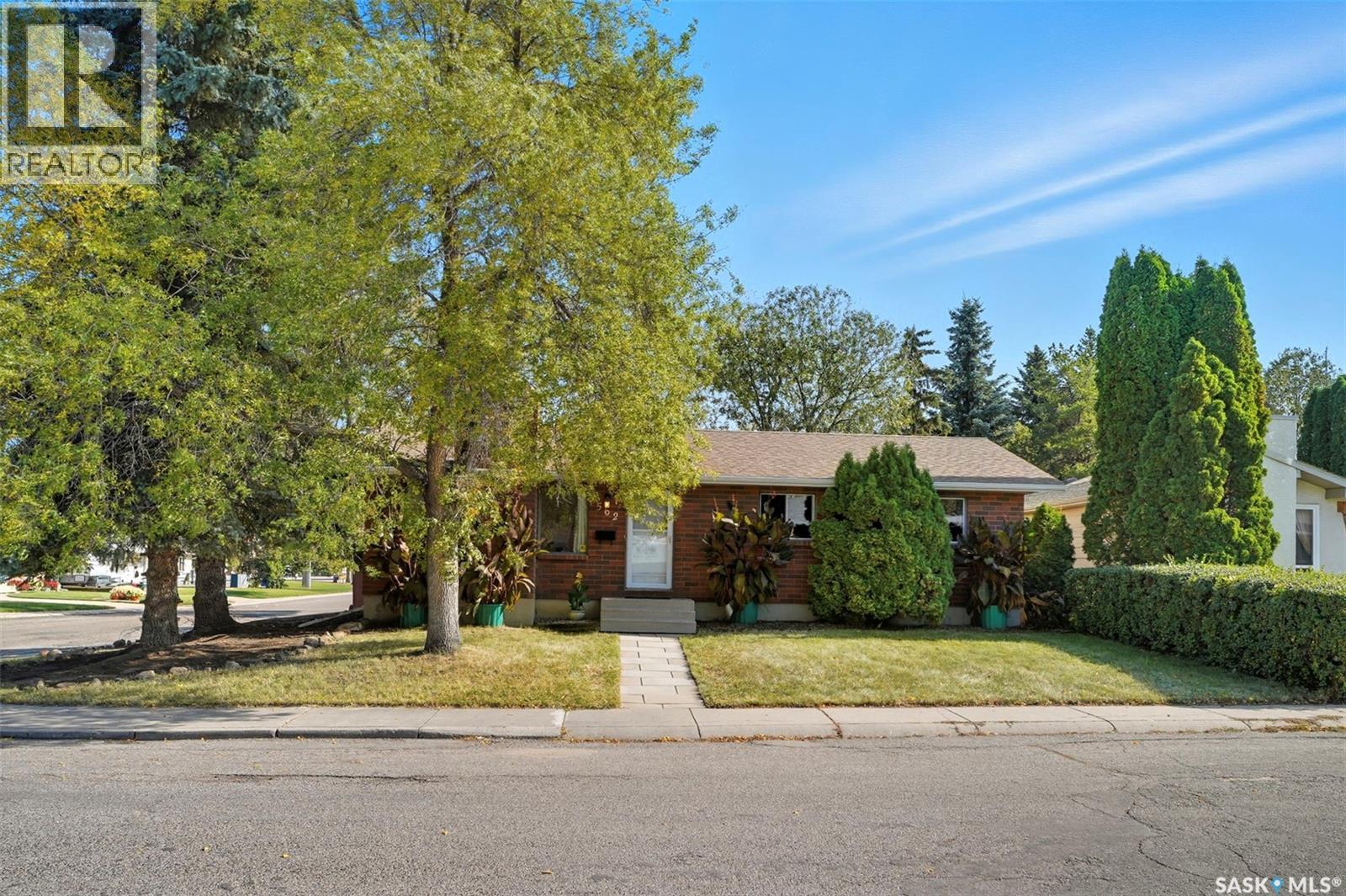 562 Highlands Ter, Saskatoon, SK S7H 4Y6