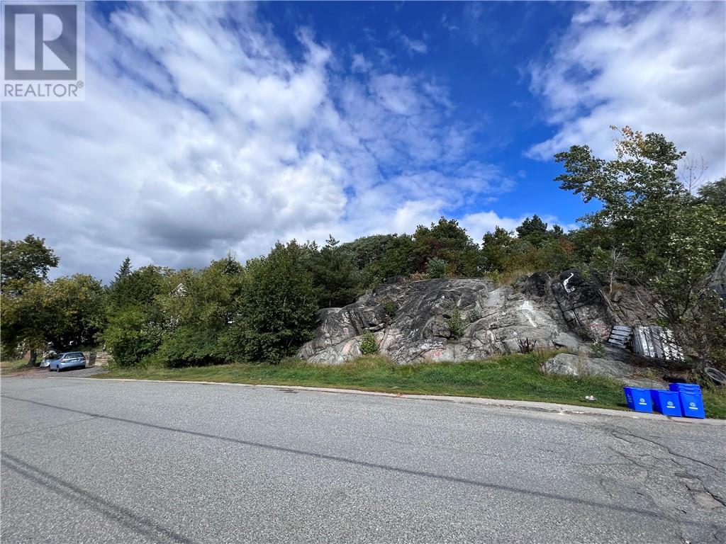 54 Demorest Ave, Sudbury, ON P3C 3J6