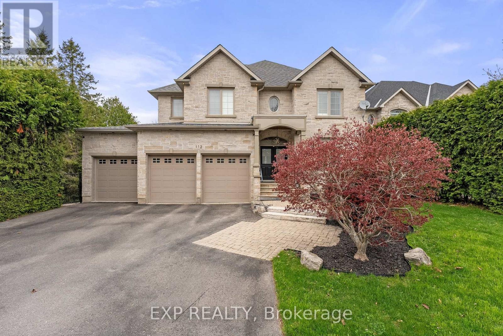 112 Tyler St, Aurora, ON L4G 2N3