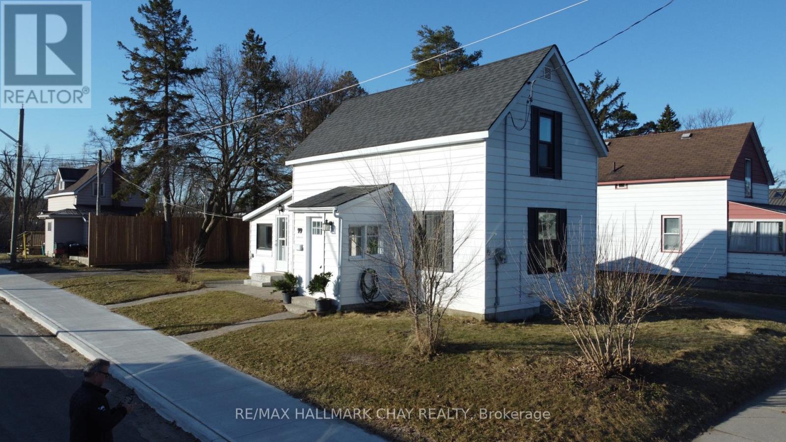 99 John St W, Barrie, ON L4N 2K7