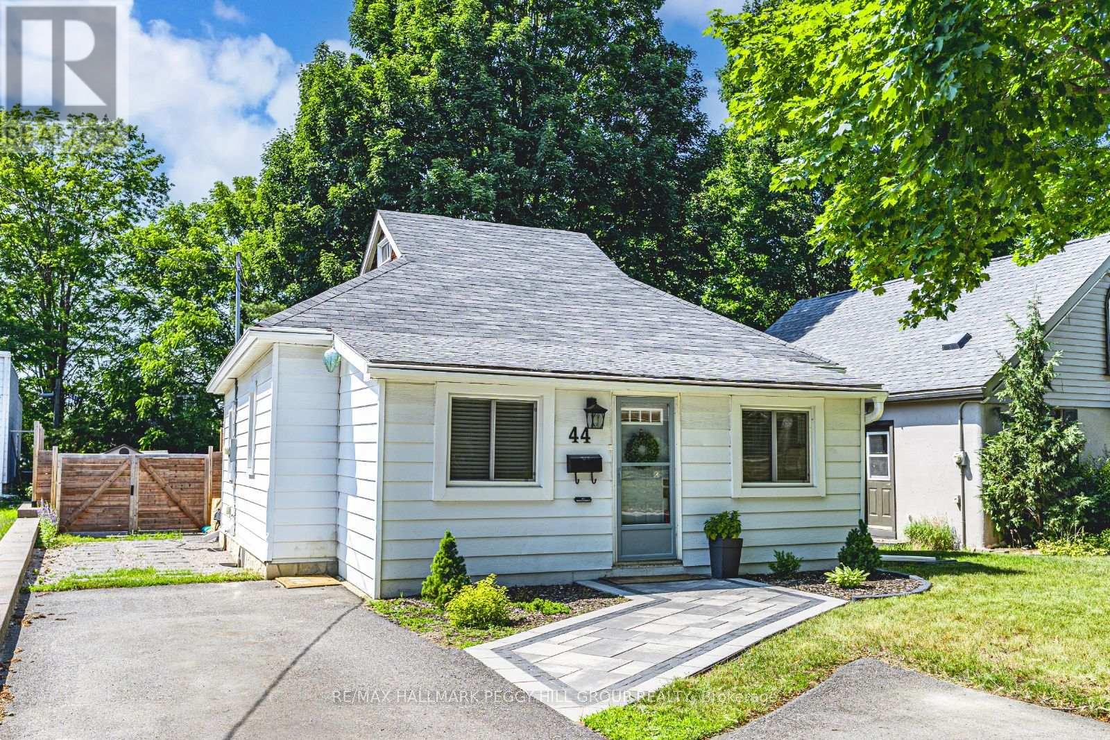 44 Adelaide St, Barrie, ON L4N 3T5