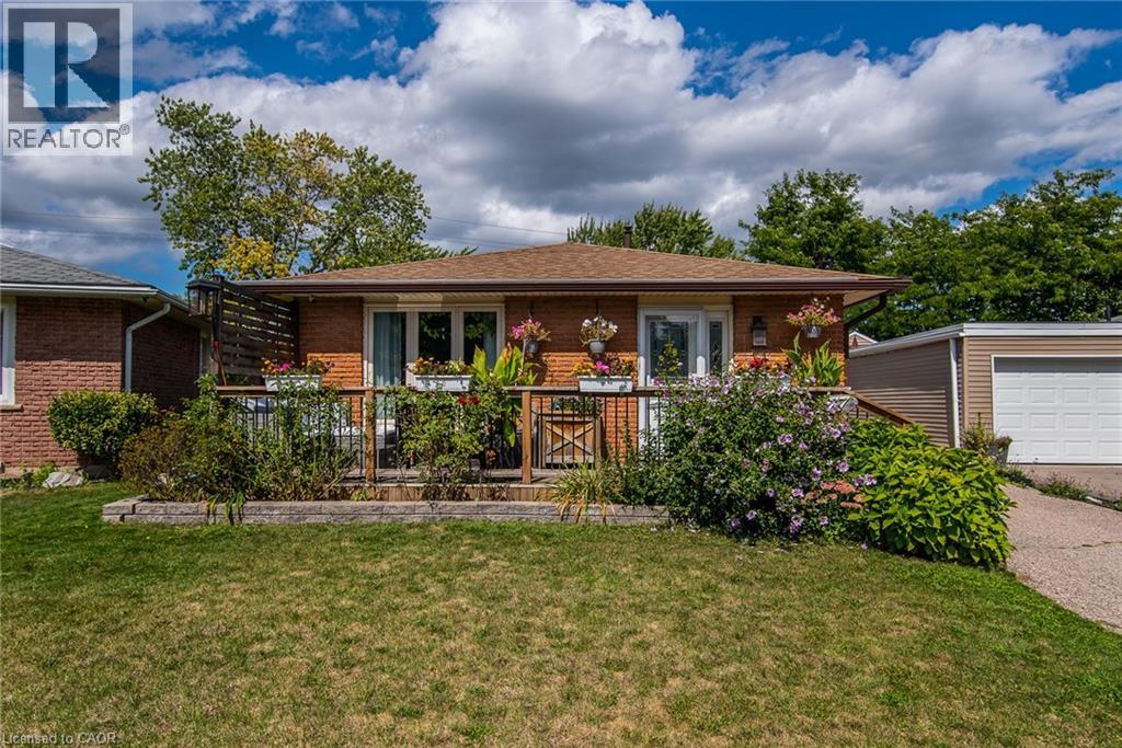 77 Roberts Cres, Kitchener, ON N2E 1A6