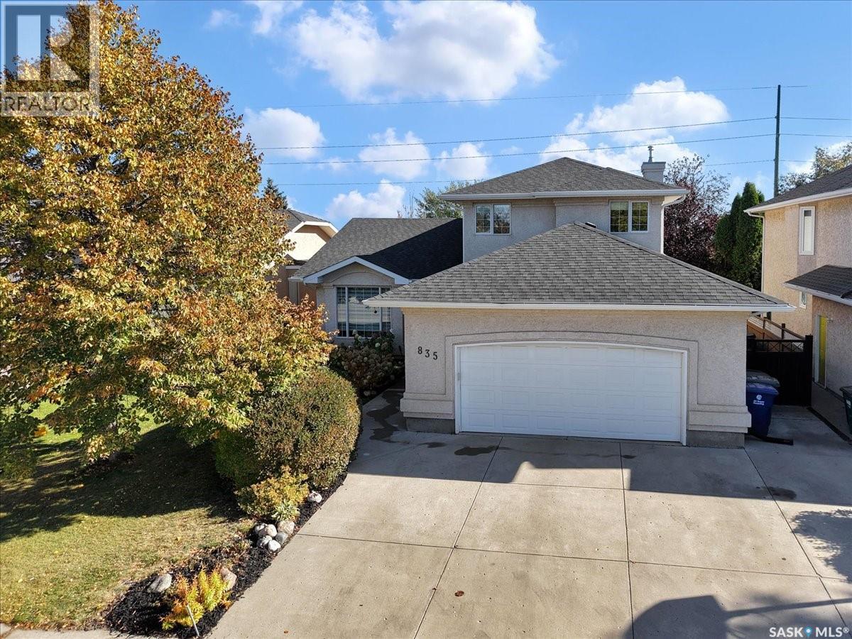 835 Swan Cres, Saskatoon, SK S7J 5C7