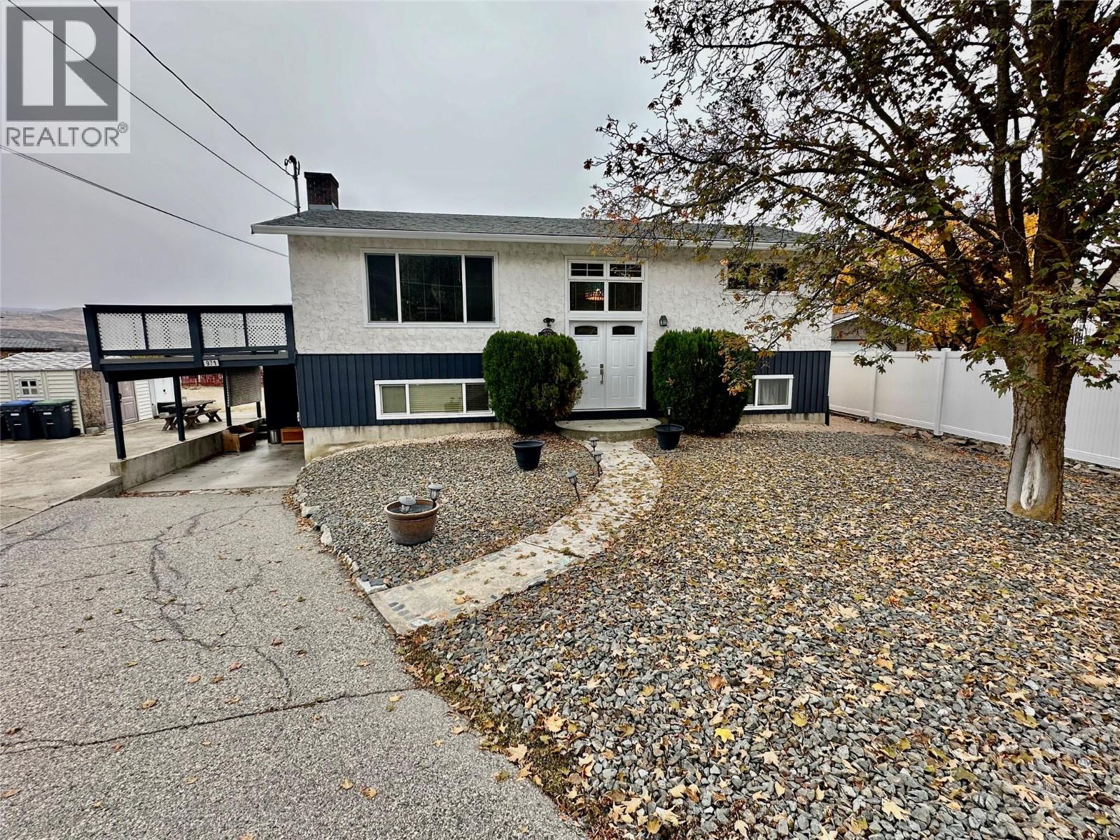 971 Dividend Ct, Oliver, BC V0H 1T6