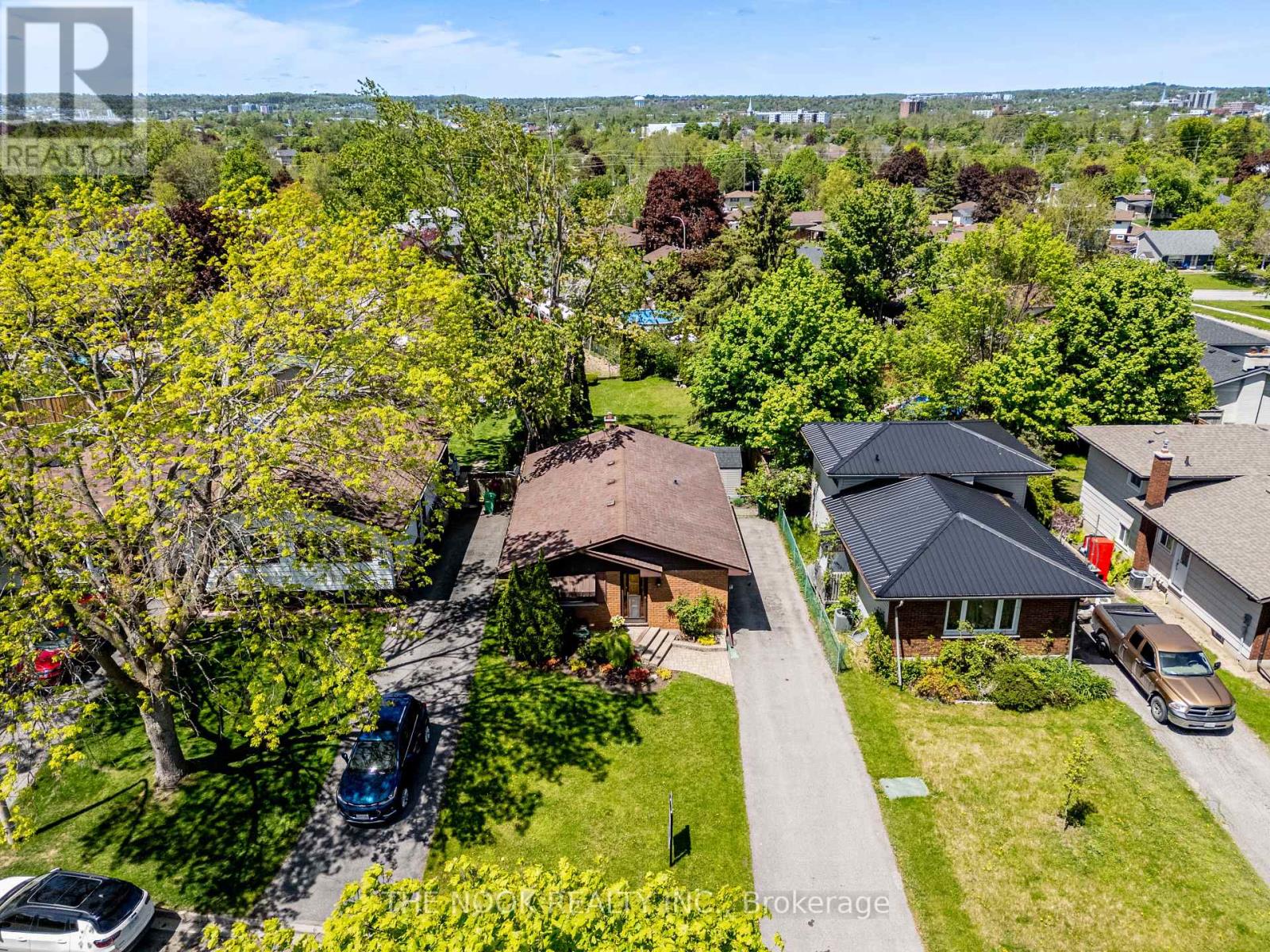 21 Rideau Crescent Ward 4 Cres, Peterborough, ON K9J 1G7
