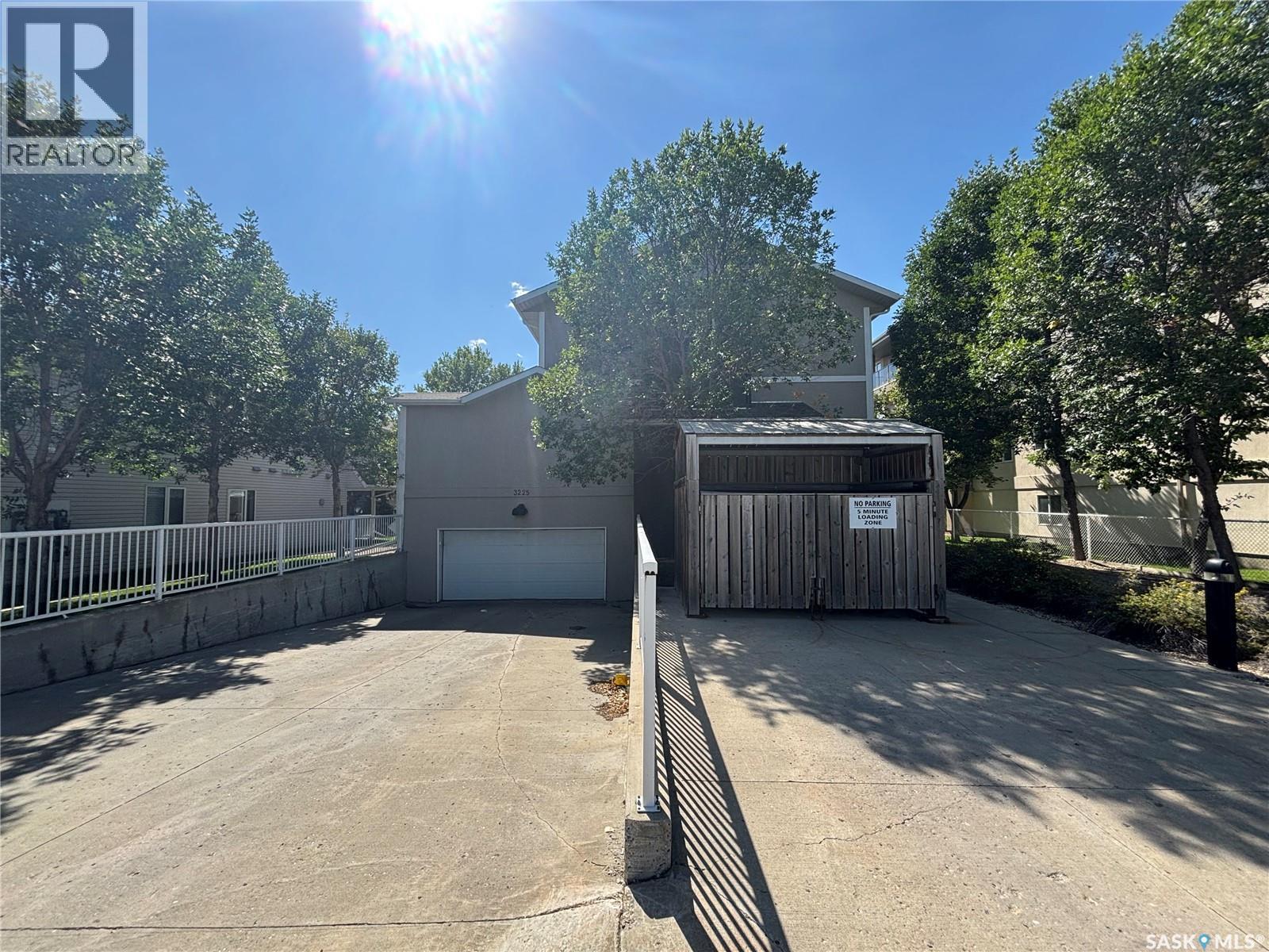 3225 Woodhams Drive E Unit 3, Regina, SK S4V 3A2
