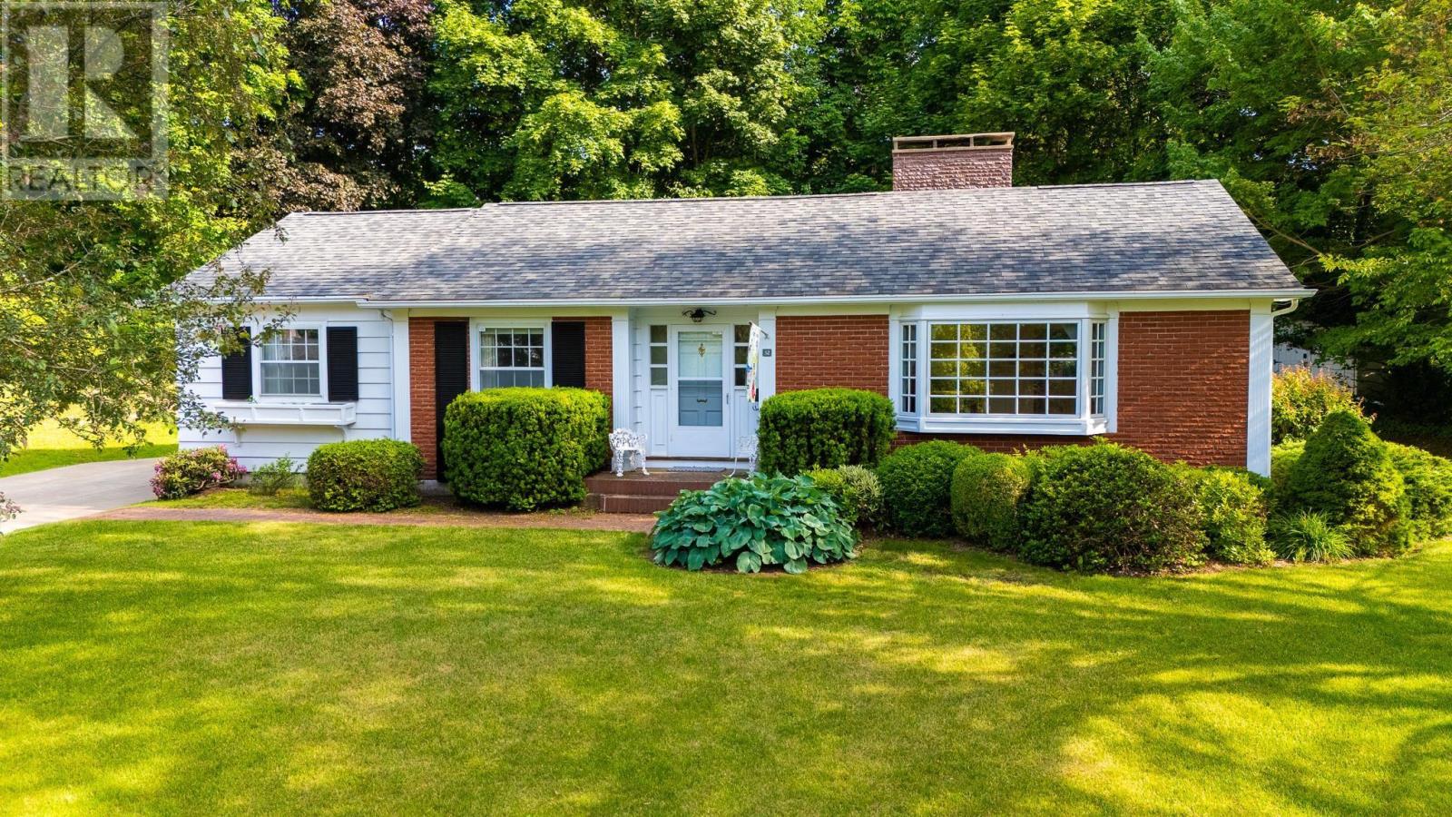 32 Fielding Ave, Kentville, NS B4N 2T6
