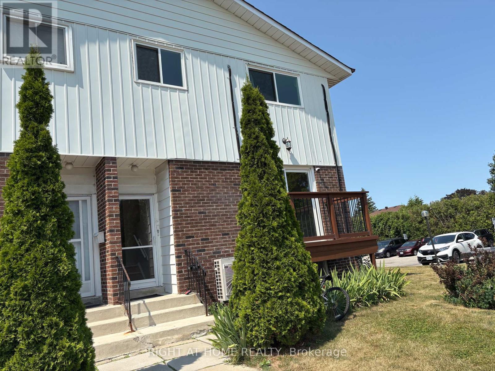 3 2 White Abbey Park, Toronto, ON M1R 5A1