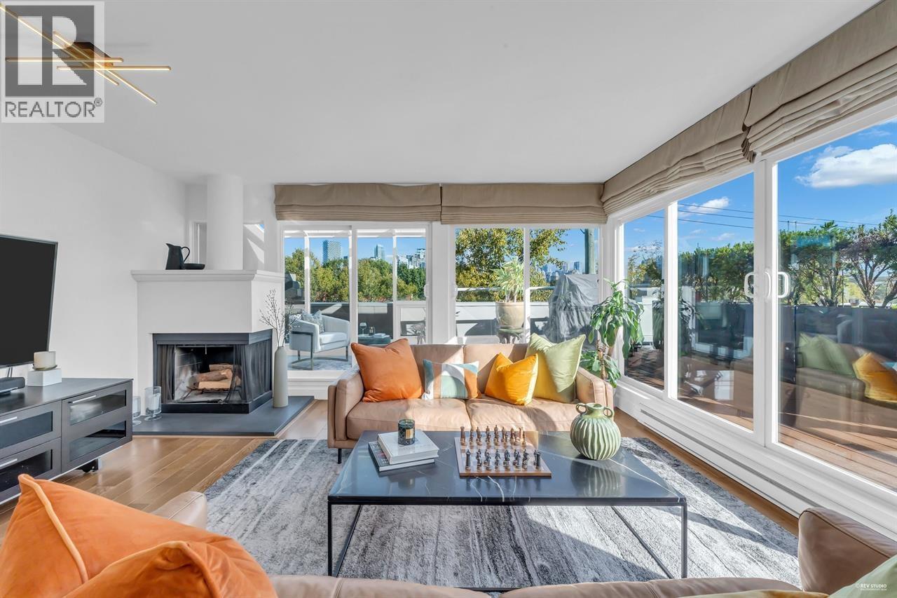 2243 Oak St, Vancouver, BC V6H 3W6