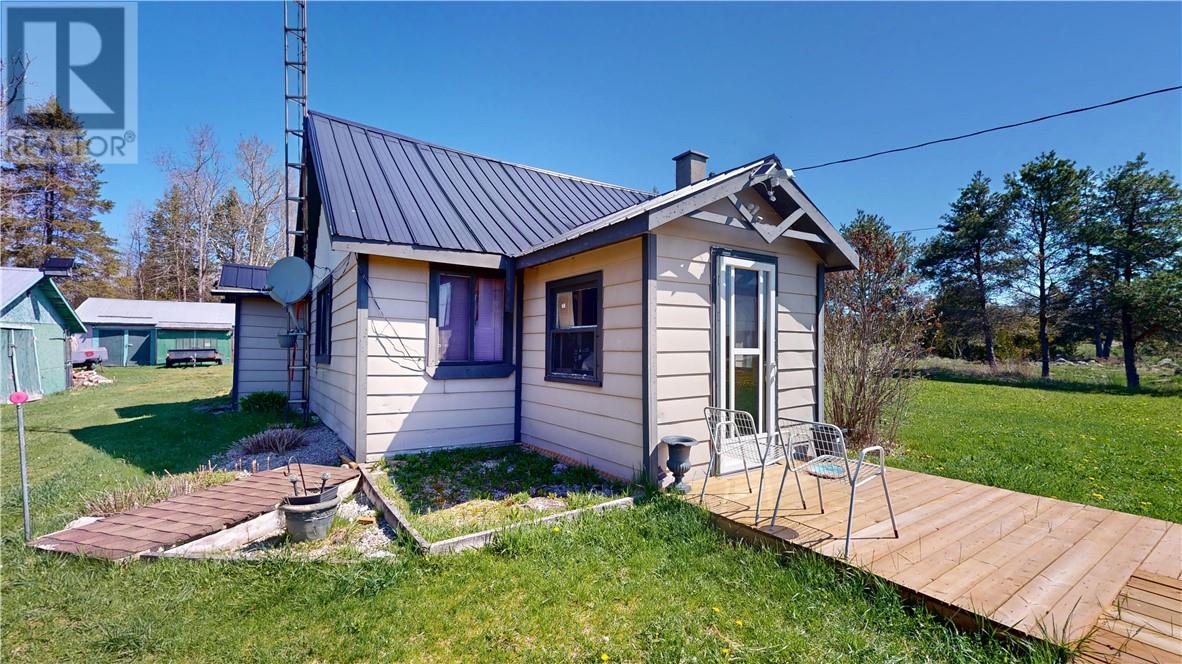 622 Campbell Rd, Burpee and Mills, ON P0P 1E0