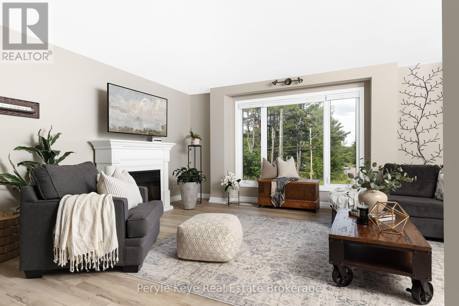 820 Manitoba St, Bracebridge, ON P1L 1B3