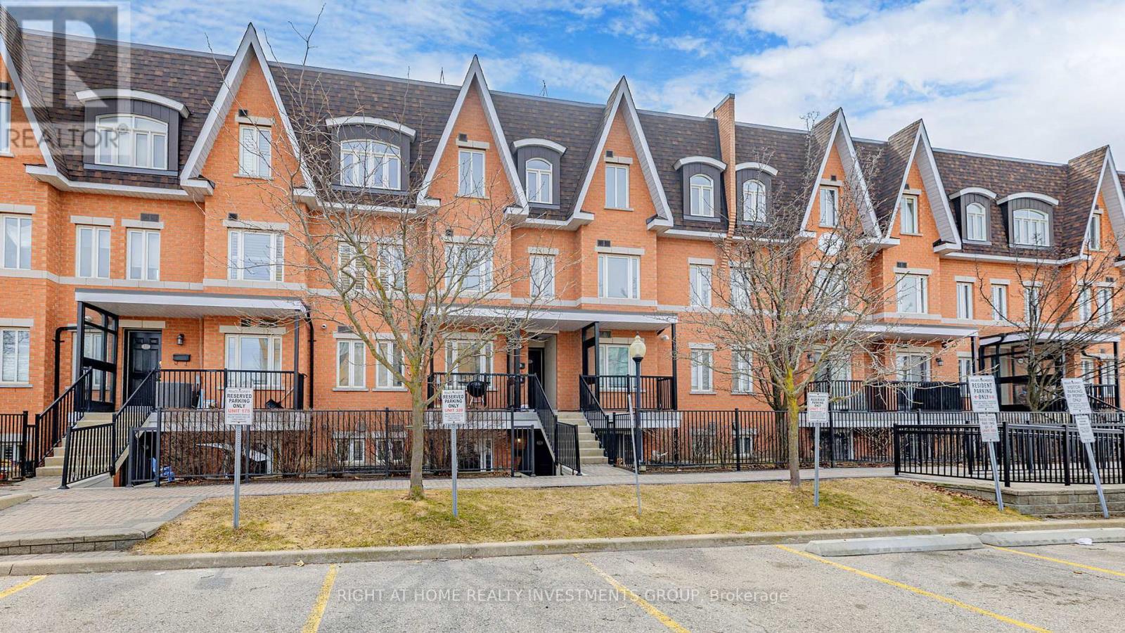 118 316 John St, Markham, ON L3T 4Z6