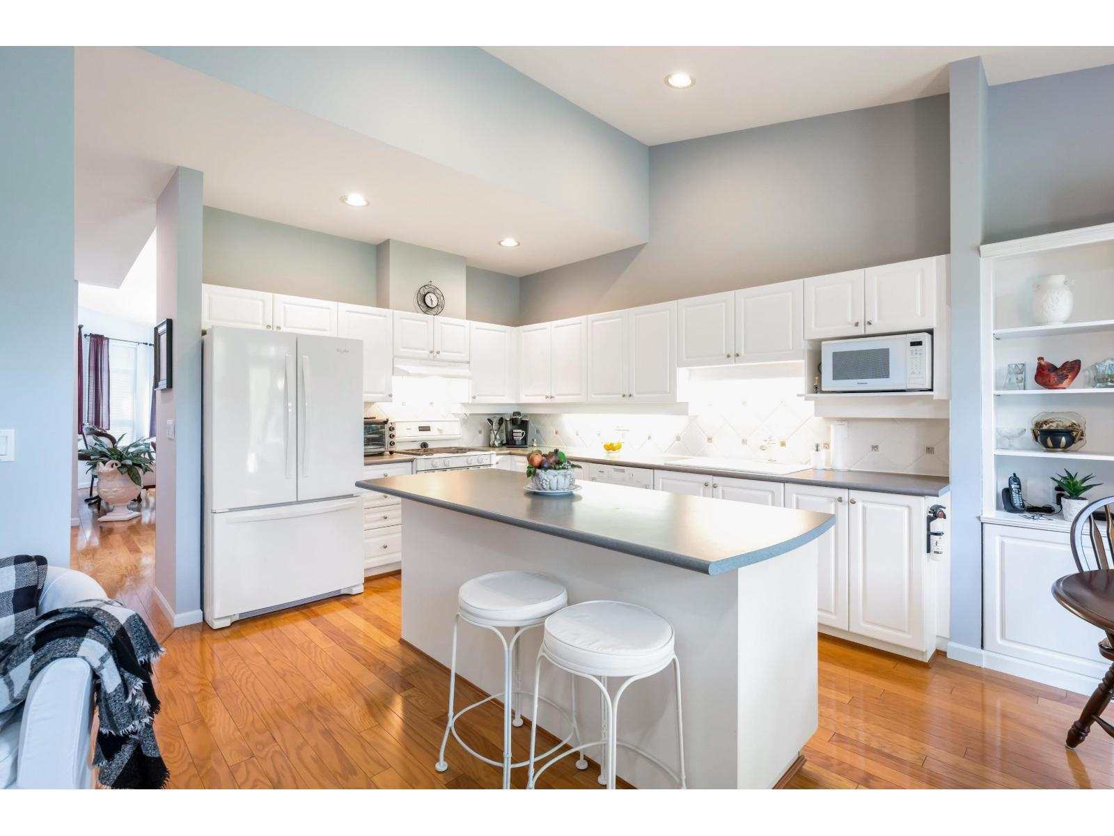 15168 22nd Avenue Unit 7, Surrey, BC V4A 9T4