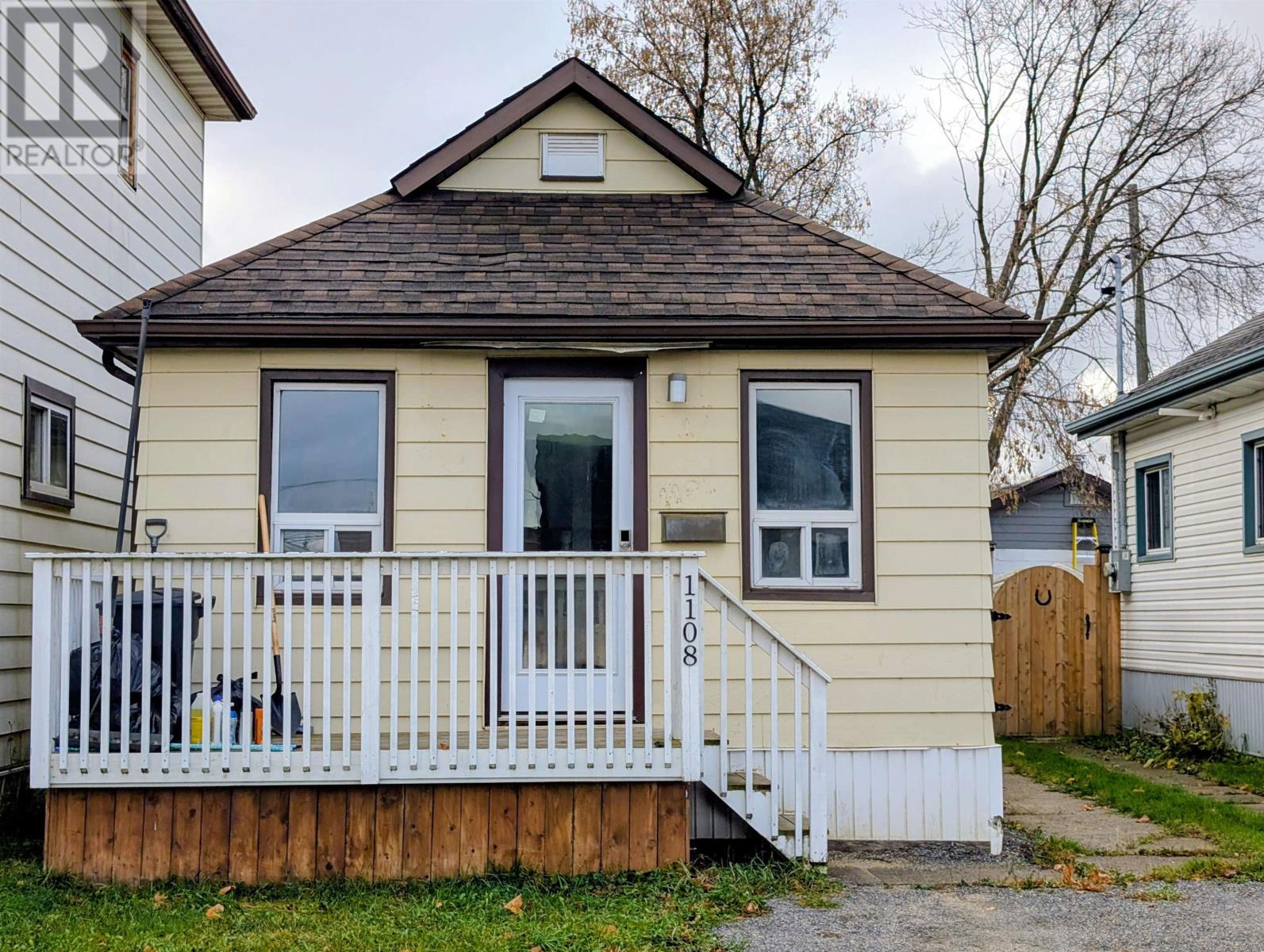 1108 Frederica St W, Thunder Bay, ON P7E 3Y2