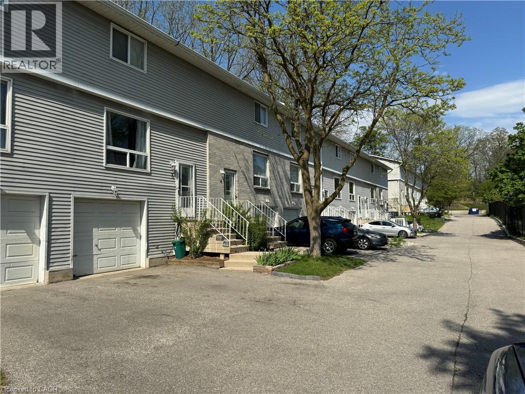 648 Doon Village Road Unit 5, Kitchener, ON N2P 1A2